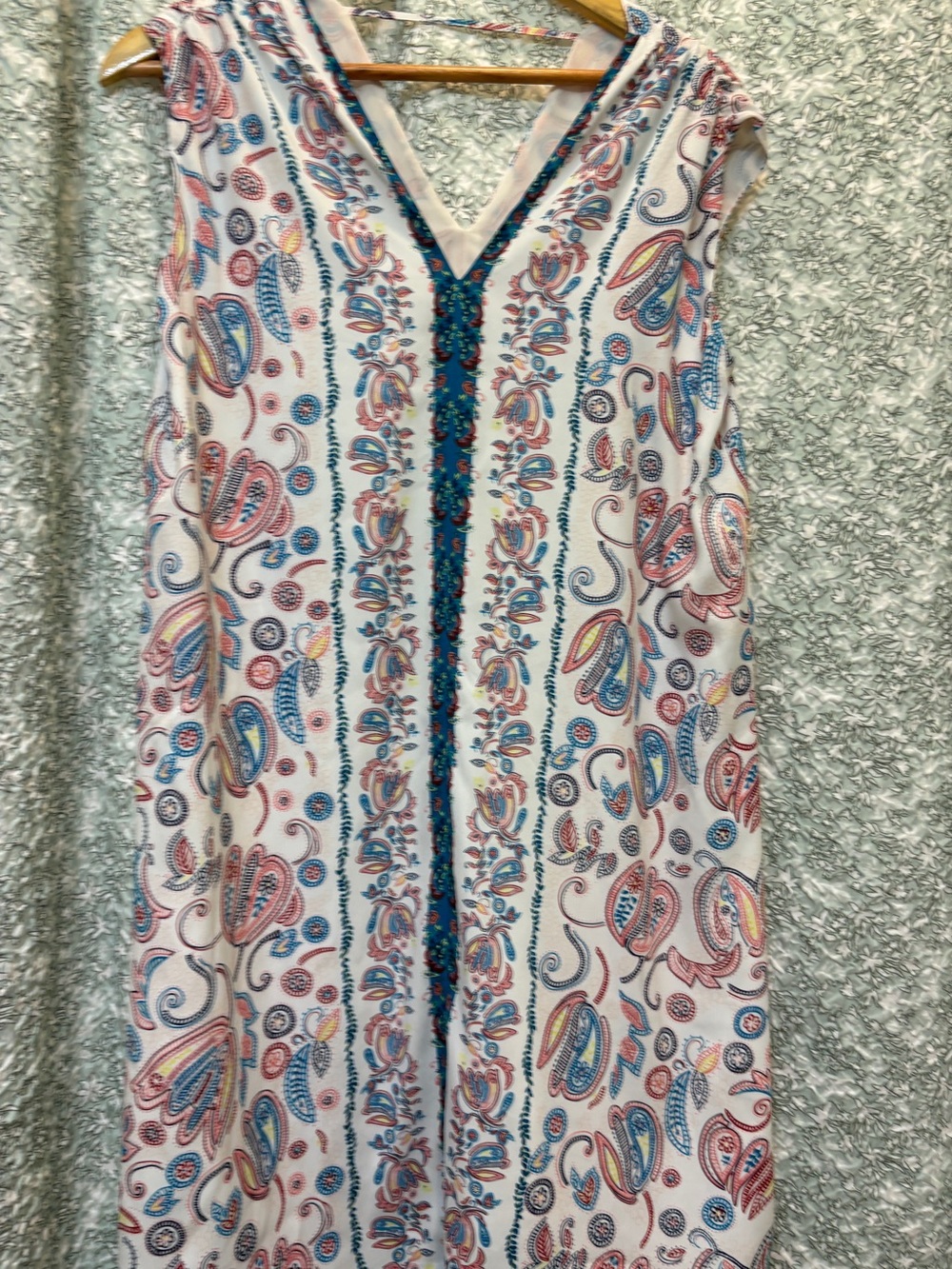 Loft Petite Medium Sleeveless Paisley V-Neck Shift Dress in White, Blue & Coral